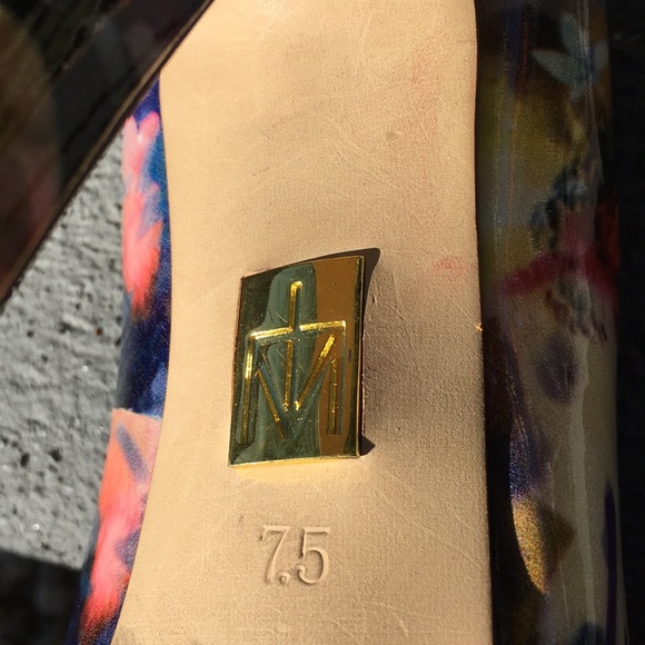 Shoes - Picture 2 of 7